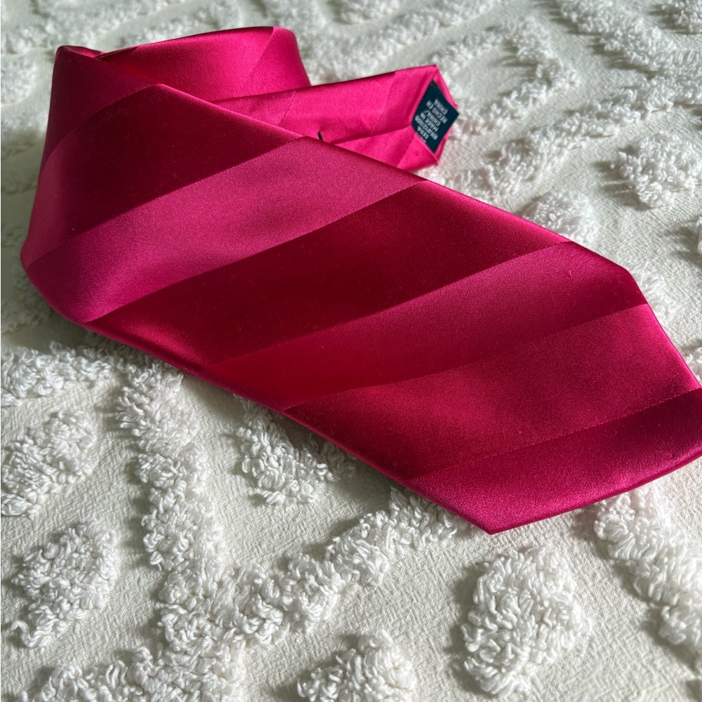 Stafford Hot Fuchsia Pink 100% Silk Diagonal Stripe Tie